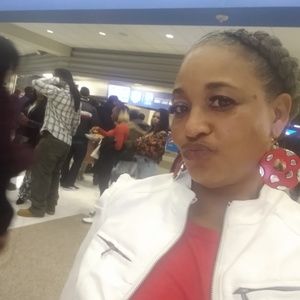 Meet your Posher, Lavinia